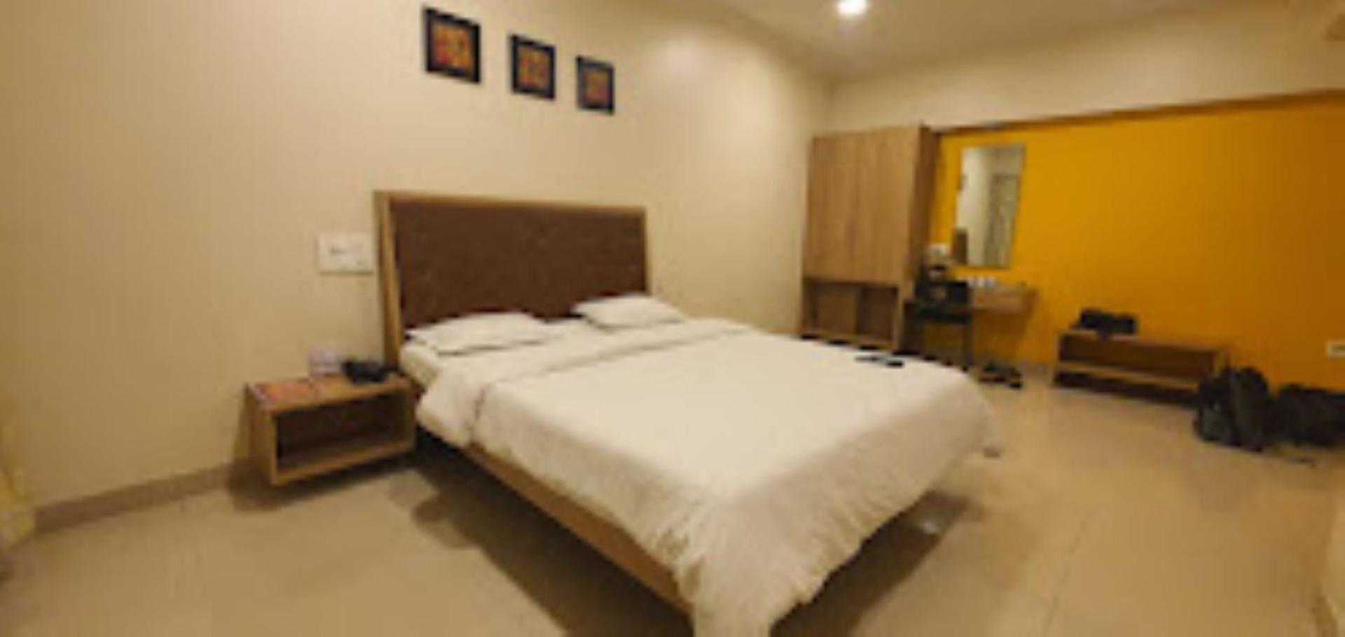 Hotel Maratha Palace,Satara Esterno foto