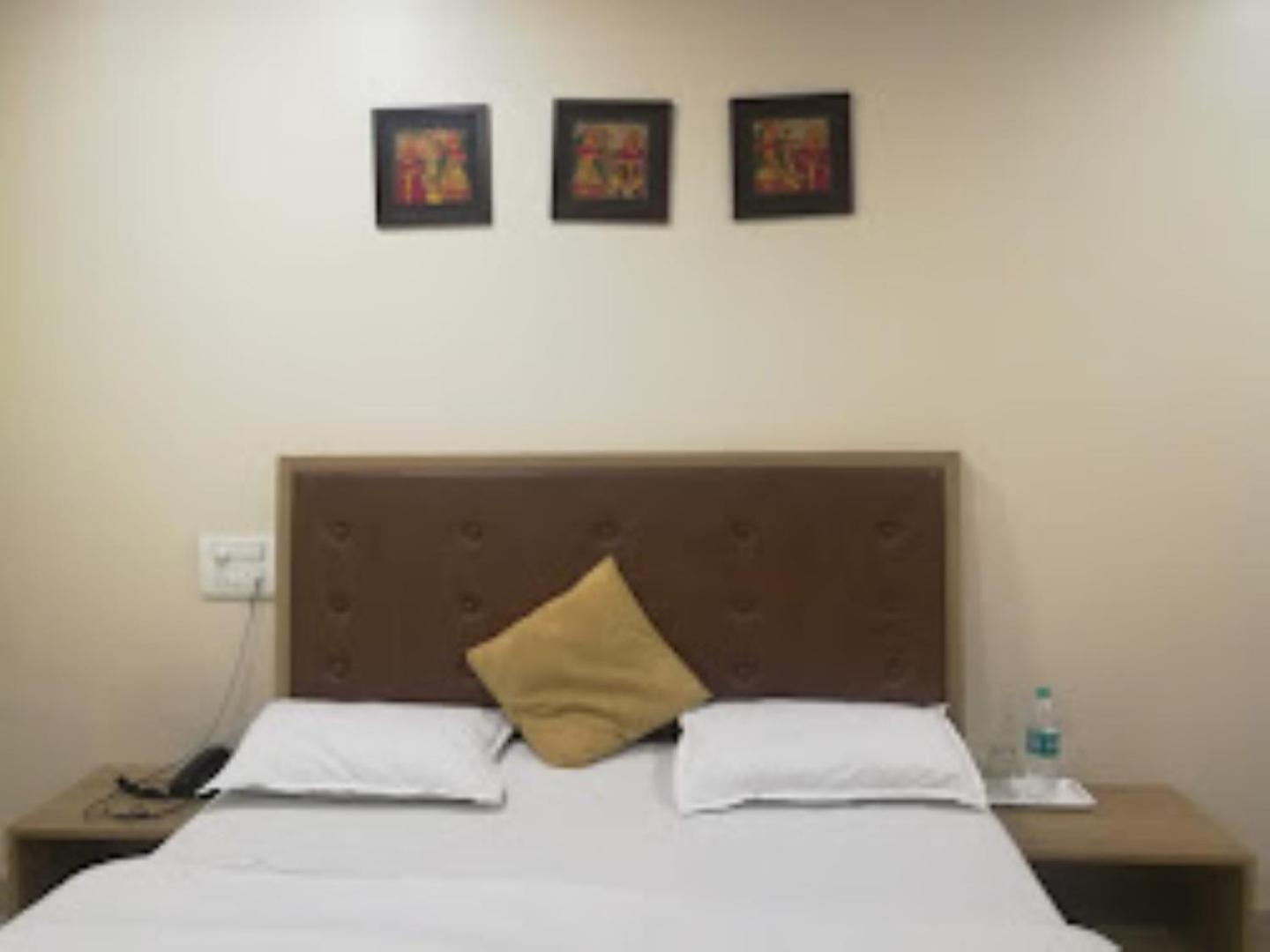 Hotel Maratha Palace,Satara Esterno foto