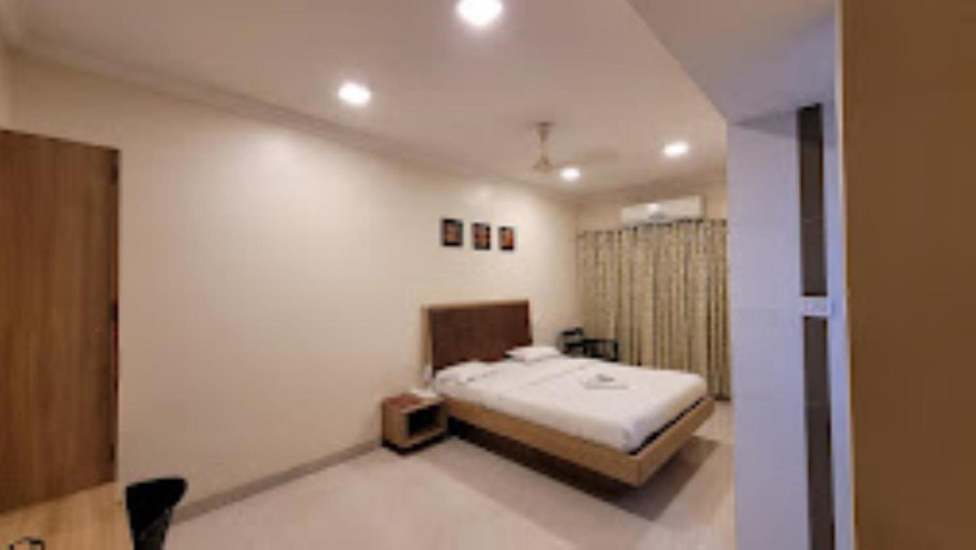 Hotel Maratha Palace,Satara Esterno foto