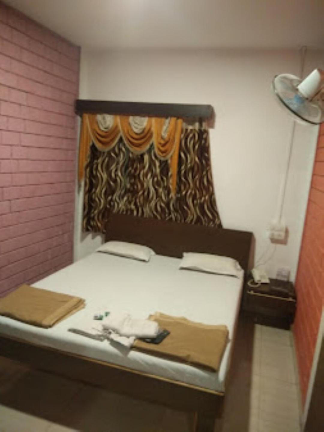 Hotel Maratha Palace,Satara Esterno foto