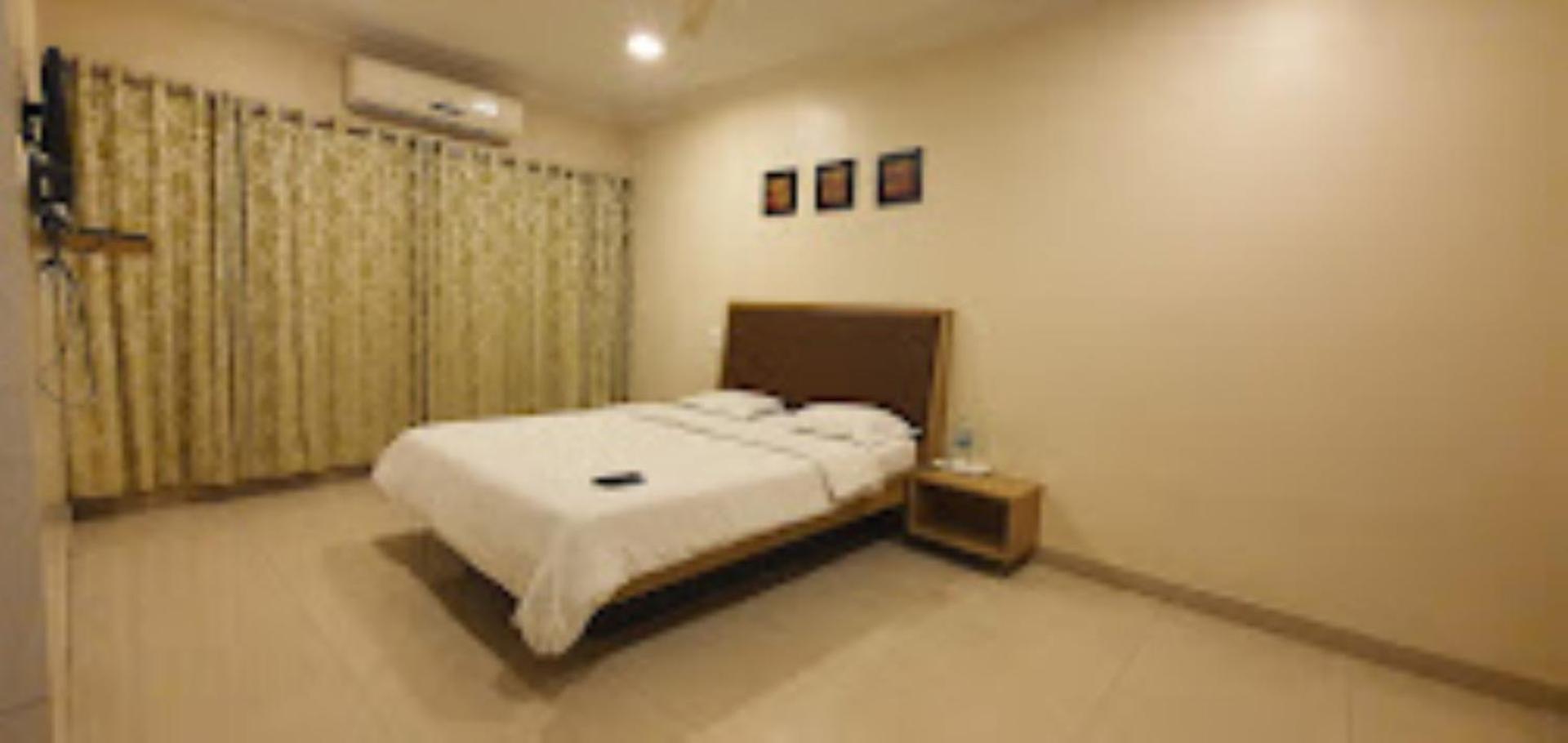 Hotel Maratha Palace,Satara Esterno foto