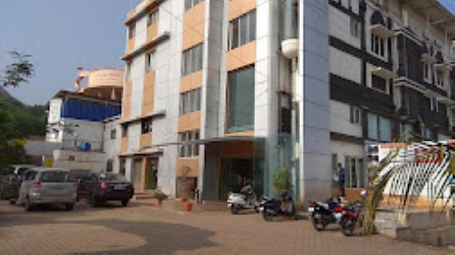 Hotel Maratha Palace,Satara Esterno foto