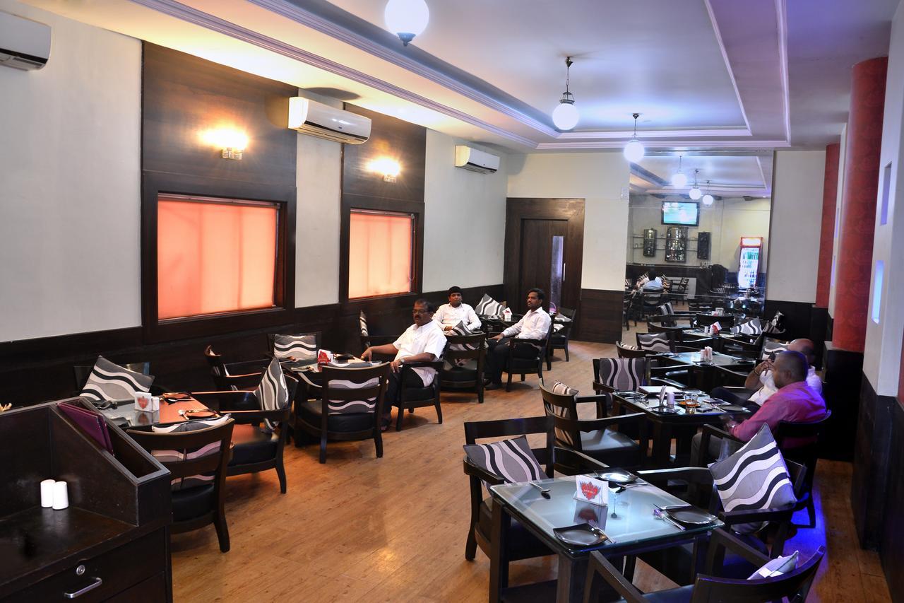Hotel Maratha Palace,Satara Esterno foto