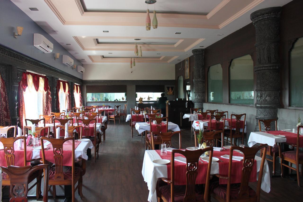 Hotel Maratha Palace,Satara Esterno foto