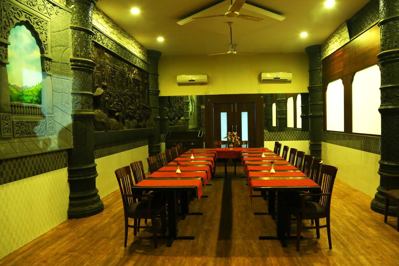 Hotel Maratha Palace,Satara Esterno foto
