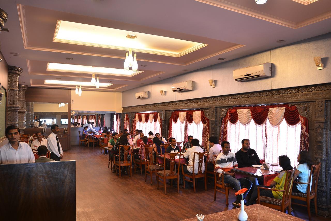 Hotel Maratha Palace,Satara Esterno foto