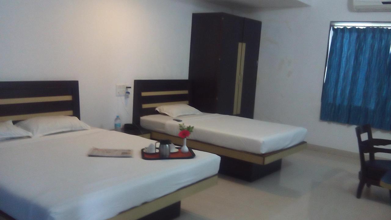 Hotel Maratha Palace,Satara Esterno foto